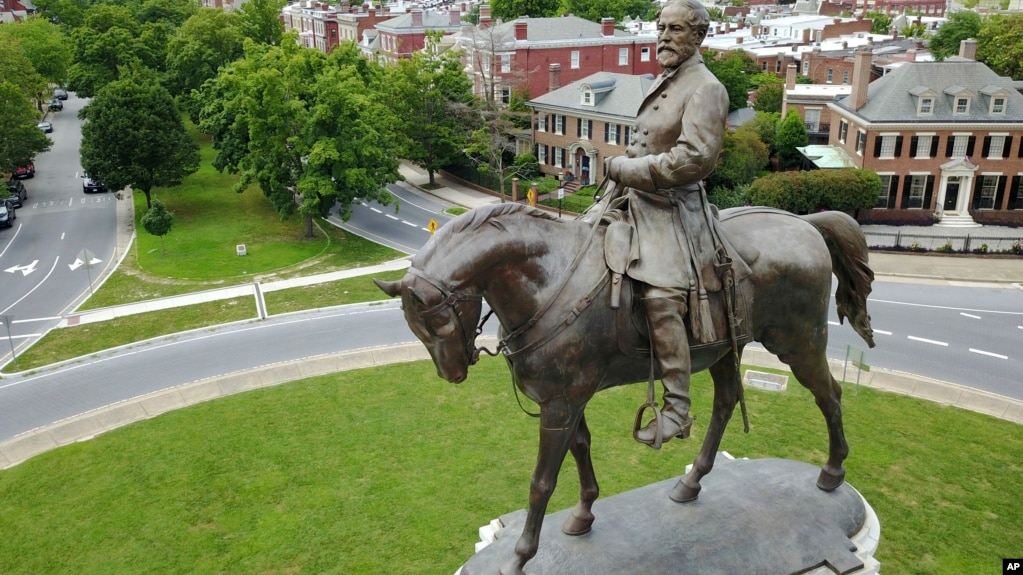 Памятник генералу Роберту Э. Ли в Ричмонде, Вирджиния