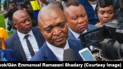 L’ancien ministre de l'Intérieur Emmanuel Ramazani Shadary, au milieu des cadres de sa famille politique, désigné comme son dauphin du président Joseph Kabila pour l'élection présidentielle du 23 décembre, 12 juillet 2018. (Facebook/Gén Emmanuel Ramazani 