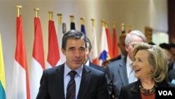 Hillary Rodham Clinton i Anders Fogh Rasmussen nakon današnjeg sastanka ministara vanjskih poslova i obrane zemalja, članica NATO saveza