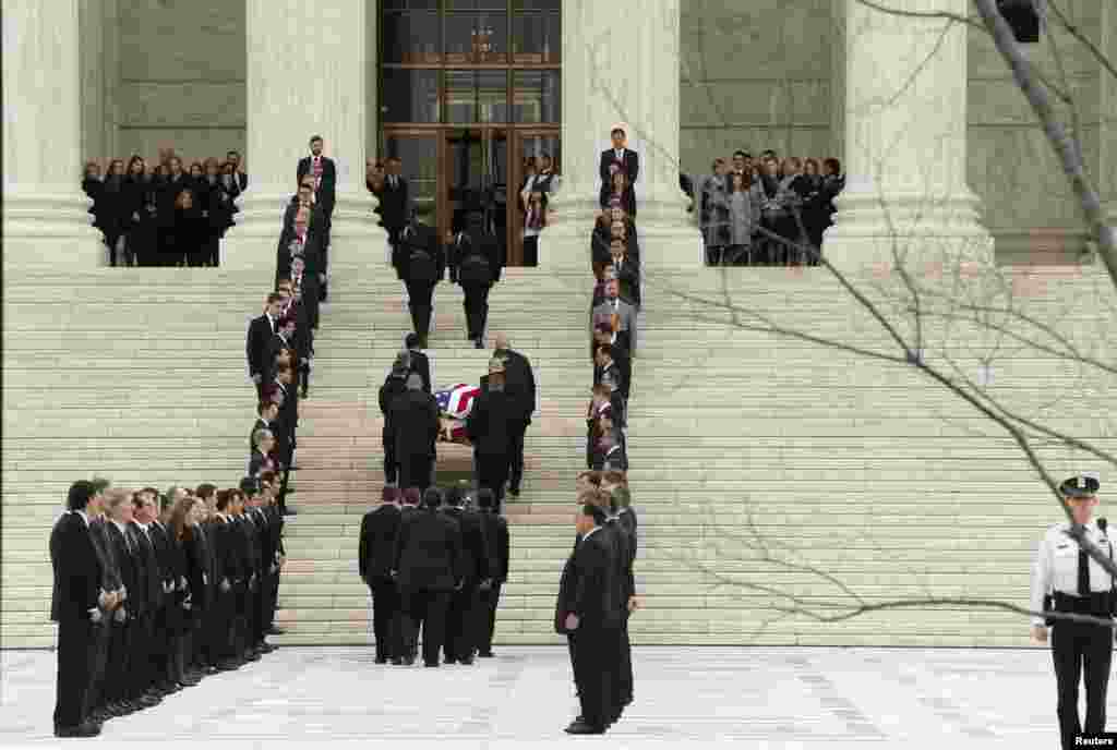 The casket containing the remains of the late U.S. Supreme Court Justice Antonin Scalia is carried up the steps of the Supreme Court after it arrived to lie in repose in the building&#39;s Great Hall in Washington D.C.