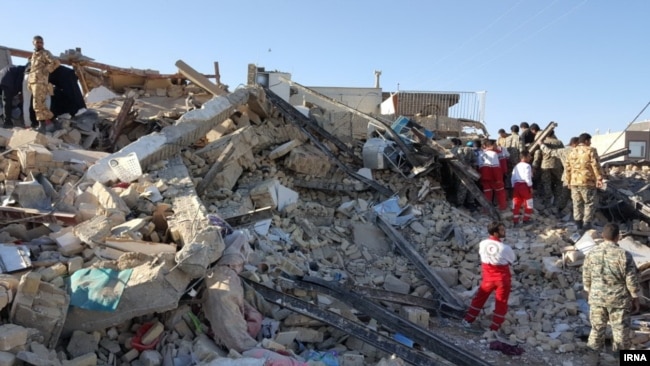خانه های زیادی بخصوص در مناطق روستایی سرپل ذهاب و کرمانشاه تخریب شده اند.