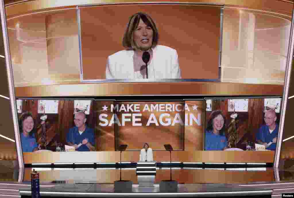 Pat Smith, la mère d'une victime de l'attaque de Benghazi parle lors de la Convention républicaine à Cleveland, Ohio, le 18 juillet 2016.