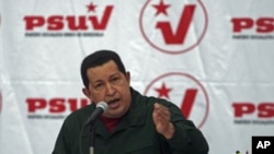 Venezuela's President Hugo Chavez speaks during a meeting with United Socialist party members in Caracas after gaining decree powers for 18 months, Dec 17, 2010 (file photo)