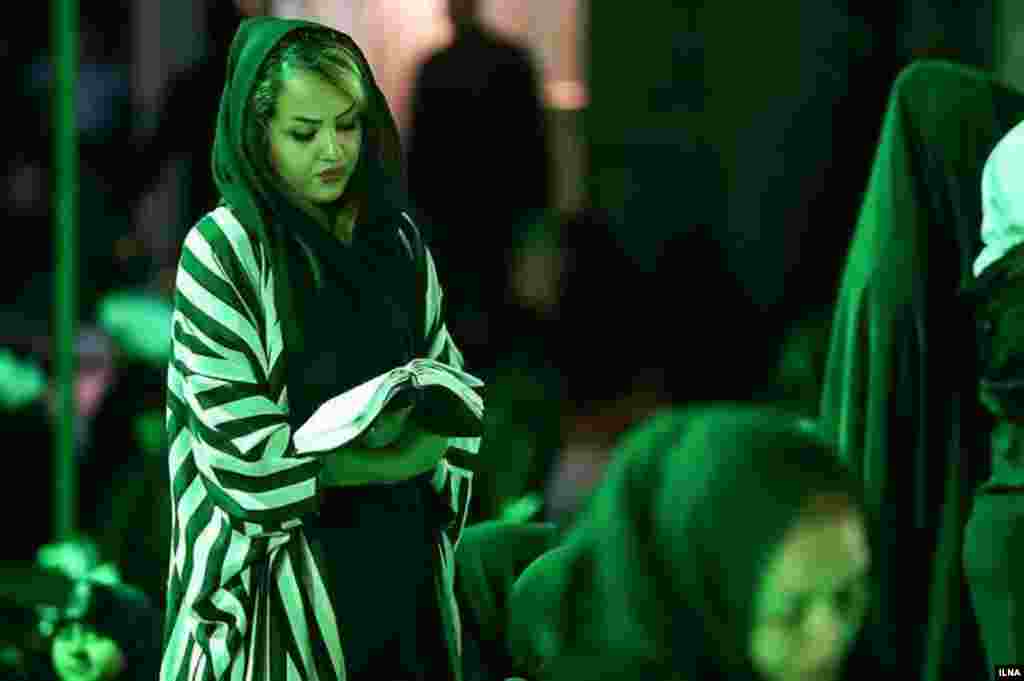 روزهای اخیر مراسم احیا در ایران برگزار شد که برخی از مردم به دعا و نیایش پرداختند. عکس: کیانوش محبیان &nbsp;