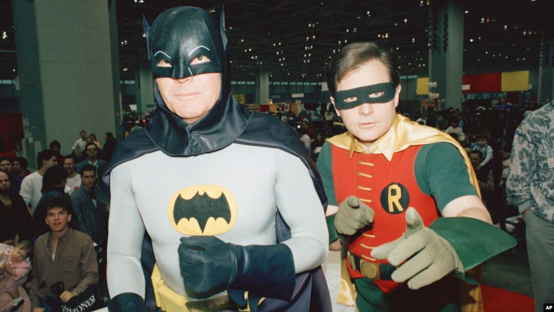 Muere Adam West, actor que encarnó a Batman en la TV