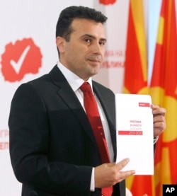 Zoran Zaev, leader of the opposition Social Democrats, presents the program of the new Macedonian government, at the party headquarters in the capital, Skopje, March 10, 2017.