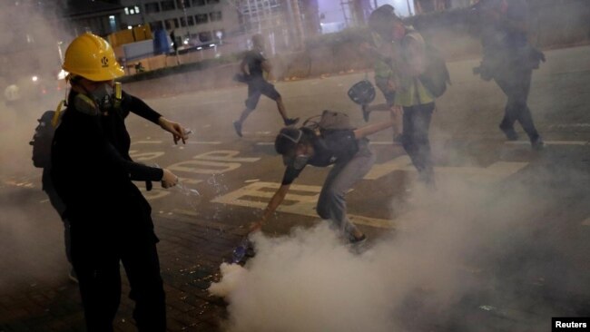 根据最新资料，自今年六月以来香港警方共施放超过1万6千枚催泪弹