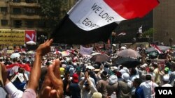 A rally on behalf of the Muslim Brotherhood's Mohamed Morsi on Tahrir Square, Cairo, Egypt, June 24, 2012 (Elizabeth Arrott/VOA)