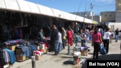 西伯利亚东部雅库茨克市一家中国商贩集中的市场