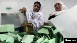  دپنجاب اسمبلۍ حلقه پي کى ٧٨ کې دواکمن ګوند مسلم ليګ(ن) کانديد ناصر انصاري او مسرور جهنګوي په ګډون د٢٠ؤ څخه زيات کانديدانو ټاکنو کې برخه اخستې وه.