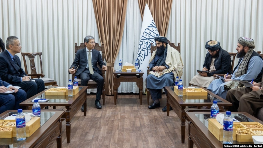 وزارت امور داخلۀ حکومت طالبان می‌گوید که سراج‌الدین حقانی، سرپرست این وزارت با جاو شینگ، سفیر چین در کابل دیدار کرد.