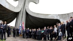 Upacara yang diadakan di lokasi kamp kematian Perang Dunia II di Jasenovac, Kroasia. (Foto: Dok)