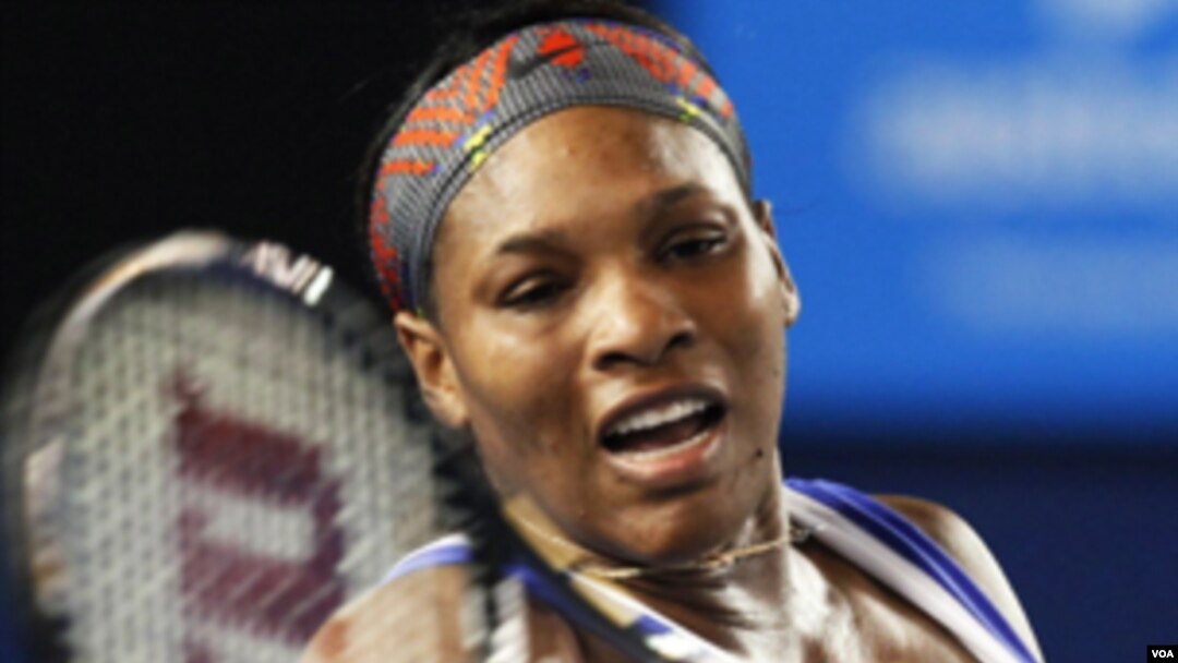 Petenis Amerika, Serena Williams mengalahkan Tamira Paszek dari Austria dalam pertandingan pembukaan Australia Terbuka di Melbourne (17/1).