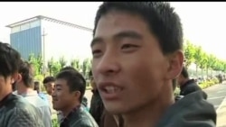 2012-09-26 美國之音視頻新聞: 太原依然有幾百人等候富士康招聘