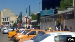 Iranian steel workers protest outside a judiciary building in Qazvin, Iran, April 25, 2018. (Photo courtesy ILNA news agency)