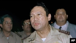 ທ່ານ Manuel Noriega ອະດີດ​ຜູ້​ນໍາ​ຜະ​ເດັດ​ການ​ ໄດ້ກ່າວຕໍ່ນັກຂ່າວ ໃນເດືອນ ພຶດສະພາ ປີ 1989 file photo.