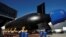 Kapal Angkatan Laut Prancis bernama "Suffren", pertama dari kapal selam serang nuklir kelas Barracuda, meninggalkan bengkel konstruksinya di lokasi Naval Group di Cherbourg, Prancis, 5 Juli 2019. (Foto: REUTERS/Benoit Tessier)