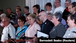 The Hungarian choir Breathing for the Soul helps people breathe easier. (Reuters/Bernadett Szabo)