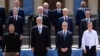 英国首相斯塔默（前右二）与乌克兰总统泽连斯基（前左一）在英国牛津附近的布伦海姆宫与欧洲领导人一起出席欧洲政治共同体峰会。（2024年7月18日）