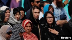 Serokwezîra Zelanda Nû Jacinda Ardern li merasîma li Hagley Parkê