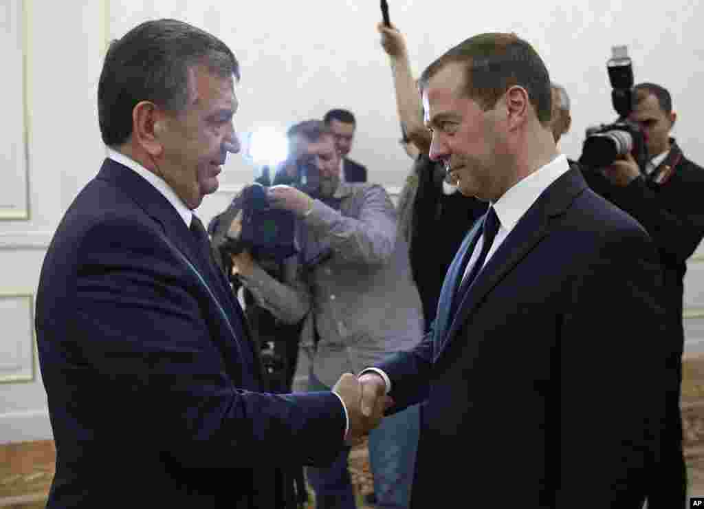 Rossiya va O&#39;zbekiston Bosh vazirlari Dmitriy Medvedev va Shavkat Mirziyoyev, Samarqand