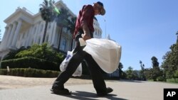 Uni Eropa akan mengurangi penggunaan tas plastik tipis hingga 80 persen sebelum tahun 2025 (foto: ilustrasi).