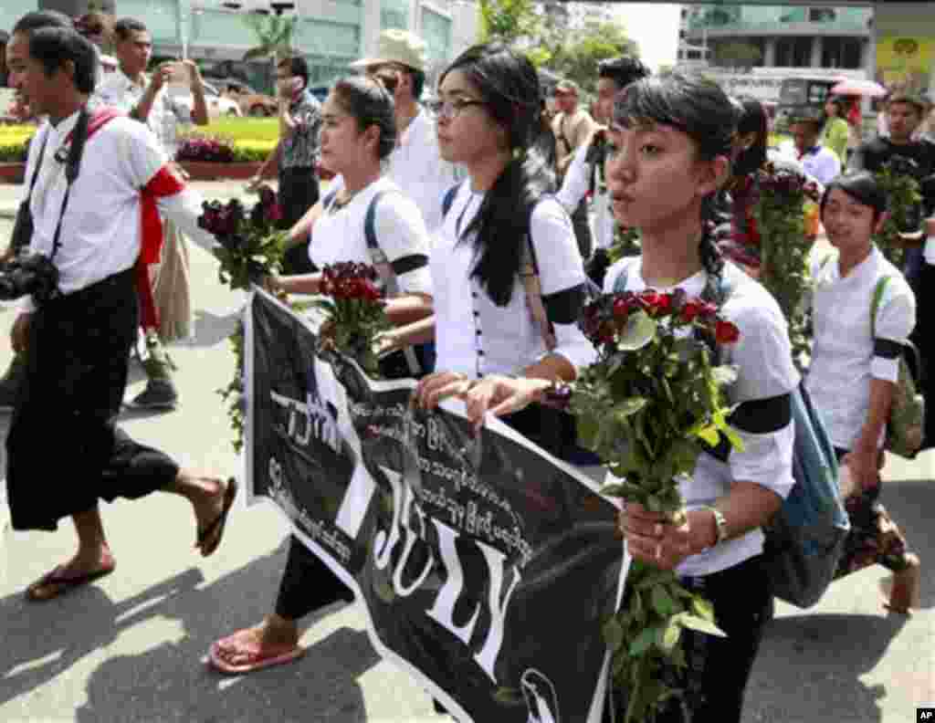 7 July အထိမ်းအမှတ် အခမ်းအနားကို ရန်ကုန်တက္ကသိုလ် ပရဝဏ်အတွင်း ပြုလုပ်ခဲ့စဉ်