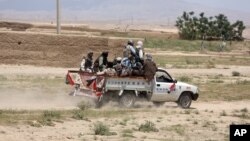 طالبان به تاراج بانکها و دوکانها در کندز متهم شده اند