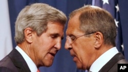 Sakataren harkokin wajen Amurka John Kerry da takwaransa na Rasha Sergei Lavrov. 