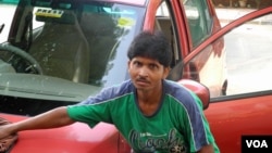 Anh Jay Prakash Mahato bắt đầu ngày của mình lúc 5 giờ sáng bằng công việc rửa xe hơi ở trung tâm kinh doanh Gurgaon