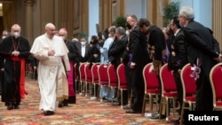 Le pape François rencontre des diplomates de plus de 180 pays, au Vatican, le 10 janvier 2022. (Vatican Media/Handout via Reuters)