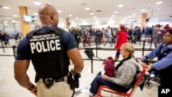 A Department of Homeland Security police officer stands at a security checkpoint at Hartsfield–Jackson Atlanta International Airport, Nov. 25, 2015. 