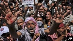 An anti-government protester reacts during a demonstration demanding the resignation of Yemeni President Ali Abdullah Saleh in Taiz, Yemen, April 17, 2011