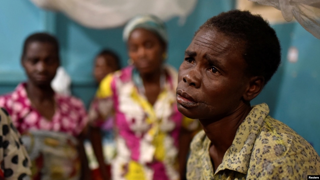 Umukongomani yashegeshwe n'indyane z'amoko ari ku bitaro bikuru i Bunia, mu ntara ya Ituri. Isanamu yafashwe kw'itariki ya 25/06/2019. 