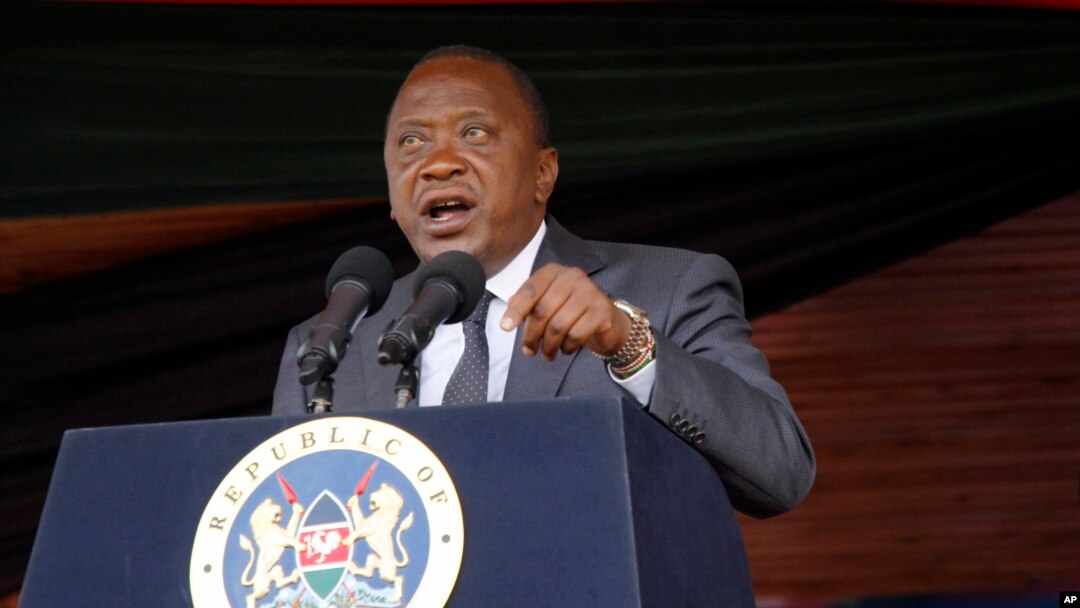 Presiden Kenya, Uhur Kenyatta, menyampaikan pidato kenegaraan dalam peringatan Hari Kemerdekaan ke-53 di Stadiun Nyayo di Nairobi, hari Senin, 26 Desember 2016 (foto: AP Photo/Khalil Senosi)