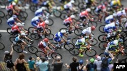 Des cyclistes du Tour de France, le 12 juillet 2018. 
