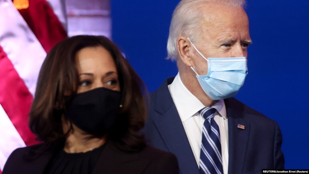 Kamala Harris i Joseph Biden tokom jednog od obraćanja reporterima u gradu Vilingtonu u američkoj državi Delaver (REUTERS/Jonathan Ernst)