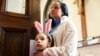 Los feligreses asisten a la Misa de Pascua en el Sagrado Corazón de Jesús y San Patricio, el domingo 31 de marzo de 2024, en Baltimore. (Foto AP/Julia Nikhinson)