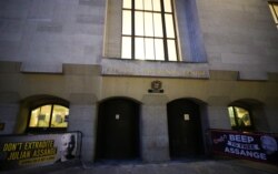Pengadilan Old Bailey, di London, Inggris, 4 Januari 2021. (REUTERS / Hannah McKay)