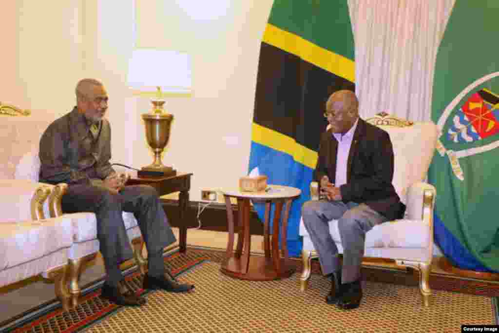 Hayati Seif Sharif Hamad alipokutana na hayati Rais John Pombe Magufuli Ikulu 2020.