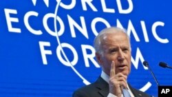 2016年1月20日美国副总统拜登在瑞士达沃斯举行的经济论坛会议上呼吁公平分享技术进步成果。