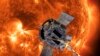 gambar yang dibuat oleh seorang artis menunjukkan wahana antariksa milik NASA Parker Solar Probe yang bergerak mendekati matahari. (Foto: Steve Gribben/Johns Hopkins APL/NASA via AP)