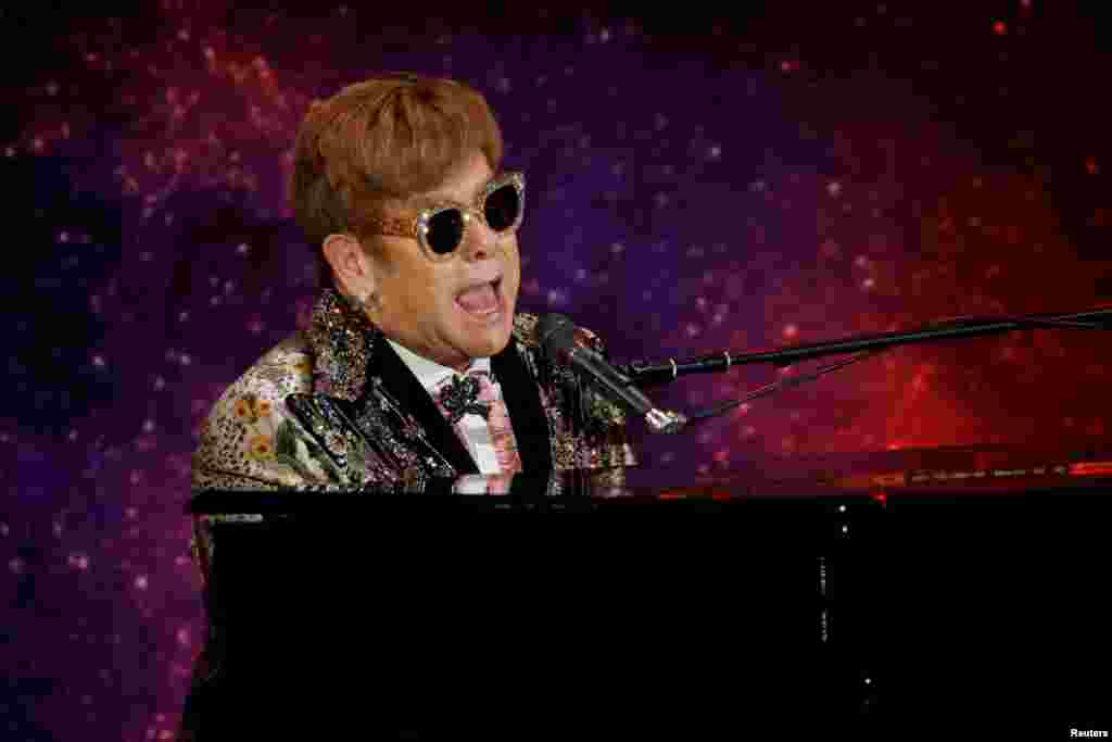 Singer Elton John performs before announcing his final &quot;Farewell Yellow Brick Road&quot; tour in Manhattan, New York, Jan.24, 2018.