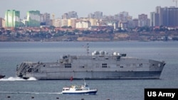 USNS Yuma ოდესის ფონზე