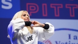 Lady Gaga nastupa na mitingu demokratskog kandidata Joea Bidena u Pittsburghu 2. novembra 2020.