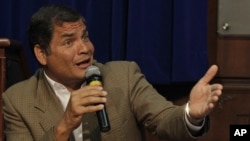 Rafael Correa sigue adelante con la prohibición de dar entrevistas a medios contrarios a sus ideas.