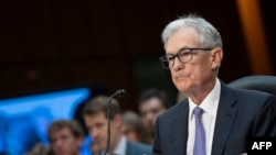 លោក​ប្រធាន​ធនាគារ​កណ្តាល​ Jerome Powell ​បាន​ថ្លែង​ប្រាប់​សមាជិក​ព្រឹទ្ធសភា​​នៅក្នុង​គណៈកម្មាធិការ​ព្រឹទ្ធសភា​ទទួលបន្ទុក​កិច្ចការ​ធនាគារ នៅវិមាន​សភា​អាមេរិក ក្នុងរដ្ឋធានីវ៉ាស៊ីនតោន នាថ្ងៃទី ៩ ខែកក្កដា ឆ្នាំ ២០២៤។