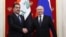 블라디미르 푸틴(오른쪽) 러시아 대통령과 모하메드 알수다니 이라크 총리가 10일 모스크바에서 회동하고 있다.