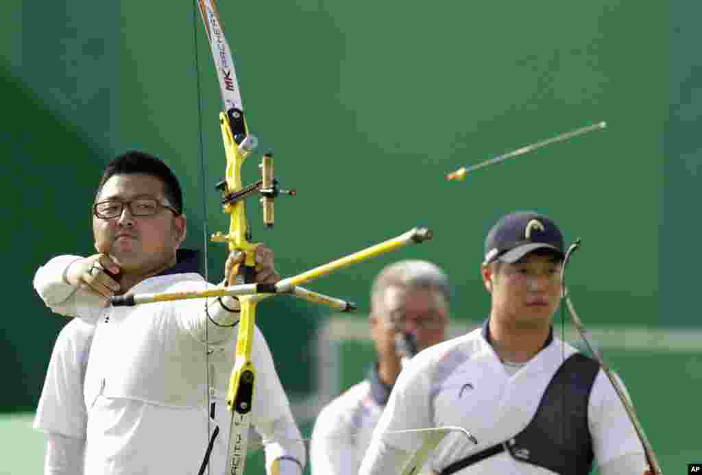 South Korea's Kim Woo-jin releases the arrow during the men's team archery competition at the Sambadrome venue during the 2016 Summer Olympics in Rio de Janeiro, Brazil, Aug. 6, 2016.