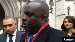 James Ibori, l'ancien gouverneur de l'État du Delta, parle après avoir été entendu par la cour de Justice à Londres, en Grande-Bretagne, le 31 janvier 2017.